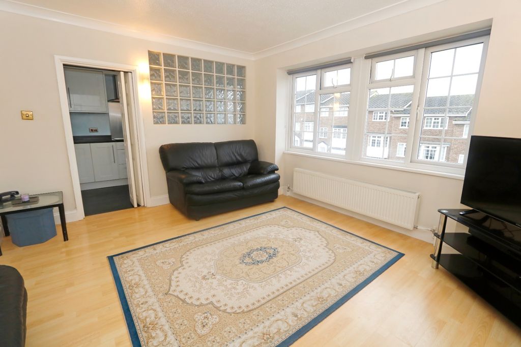 Property photo 3 of 12 3870364