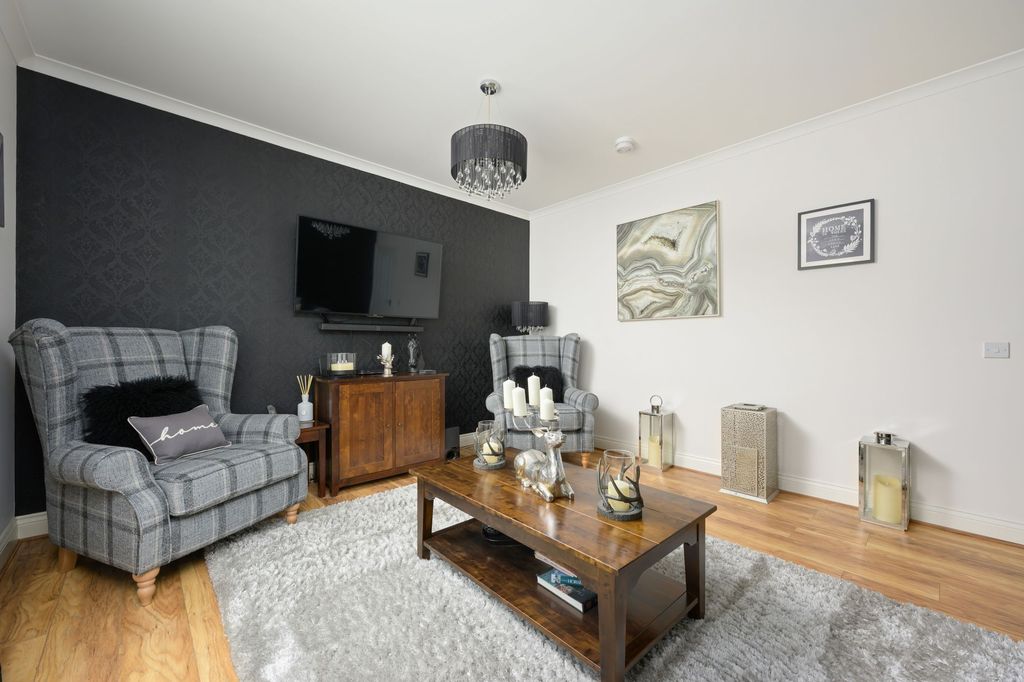 Property photo 3 of 41
