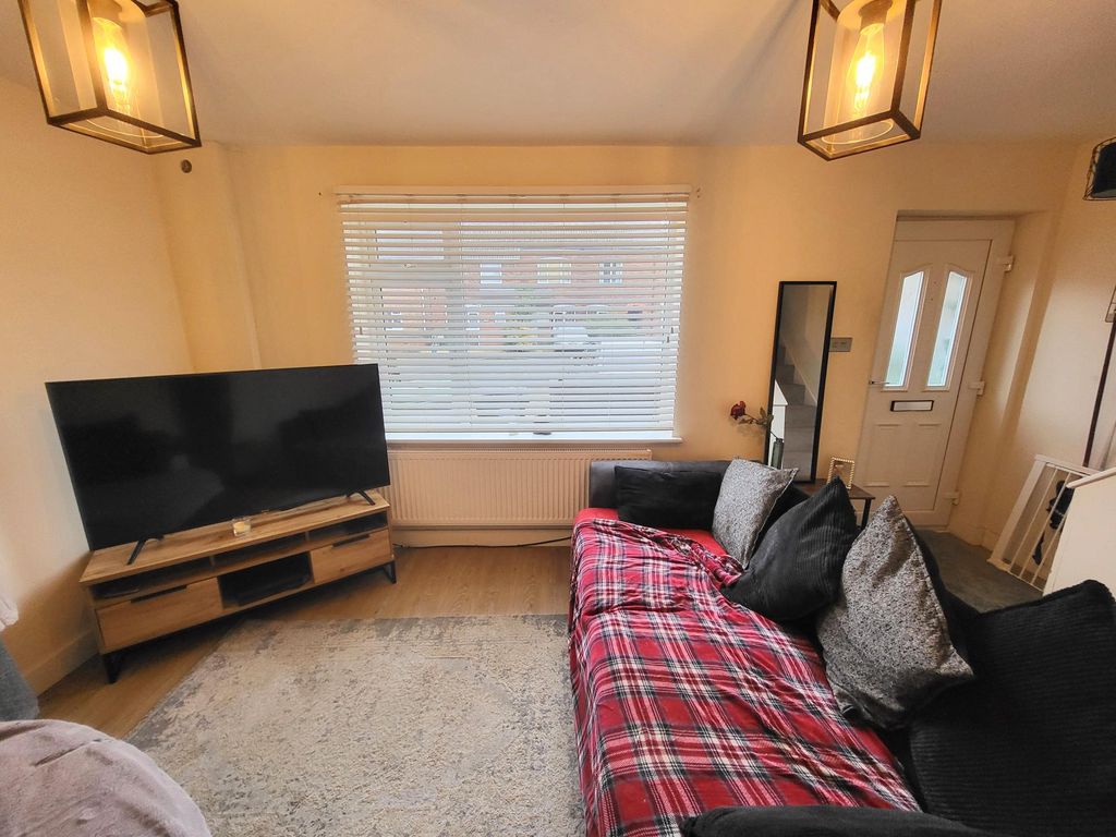 Property photo 2 of 12 Lounge