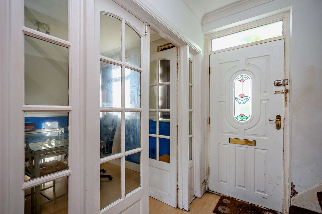 Property photo 3 of 31