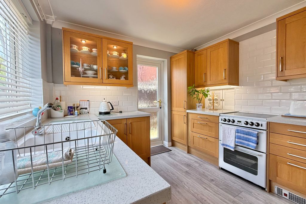 Property photo 3 of 16 Kitchen