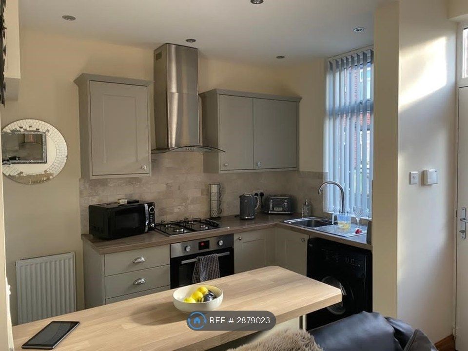 Property photo 2 of 12 Kitchen