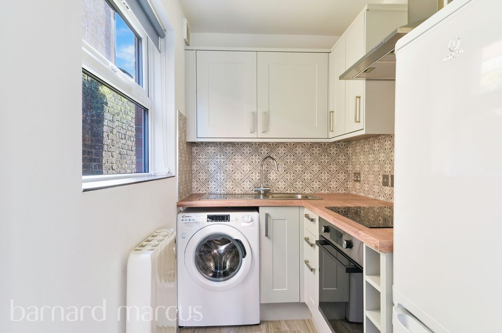 Property photo 2 of 8 Kitchen