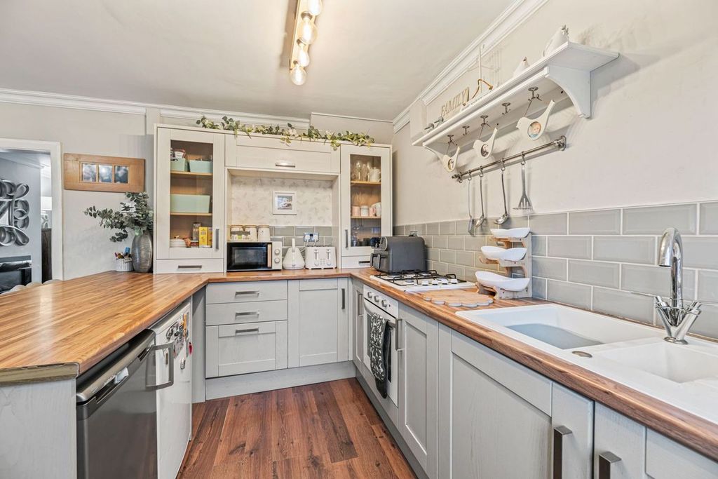 Property photo 2 of 12 Kitchen