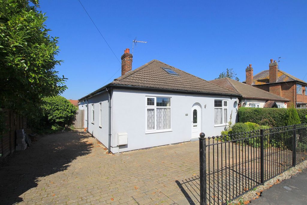 Property photo 1 of 23 Knightthorpe Road