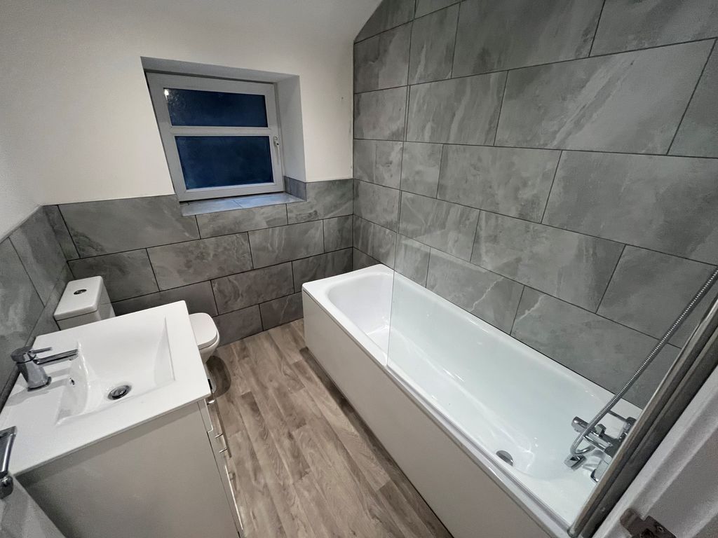 Property photo 3 of 6 Bathroom