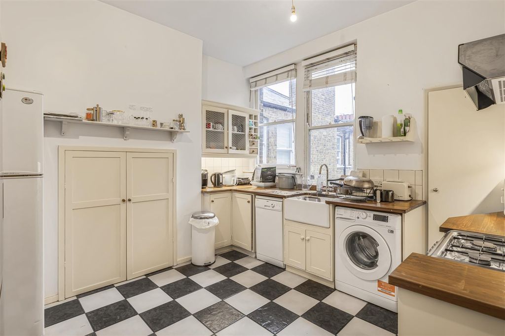 Property photo 3 of 15 Albert_Palace_Mansions-12.Jpg