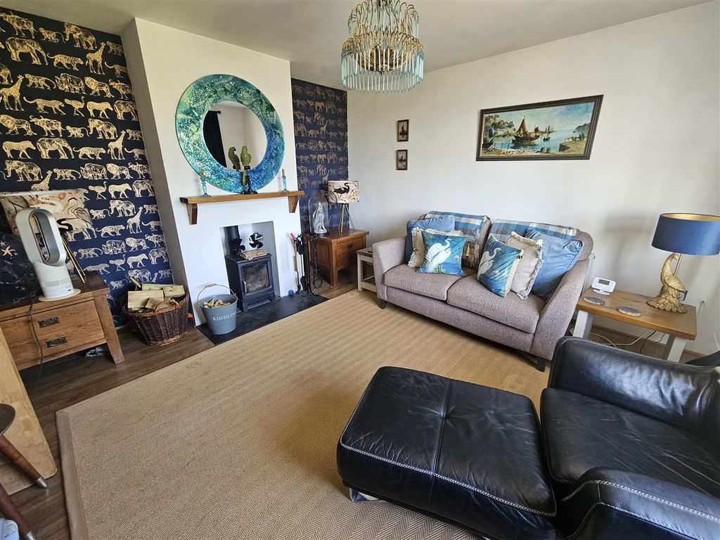 Property photo 2 of 19 Sitting Room.Jpg