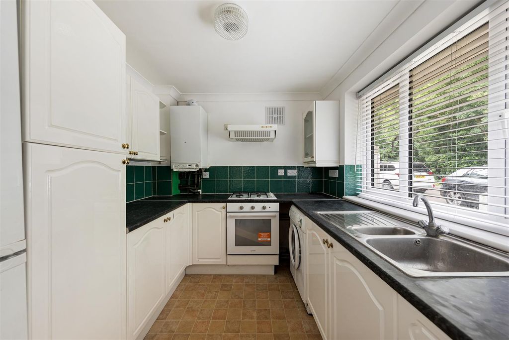 Property photo 2 of 22 Alders Avenue Ig8