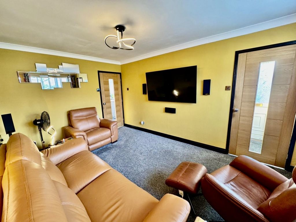 Property photo 3 of 16 Df02Edbc-Cf3A-477D-86B1-Fc6C43A8530E