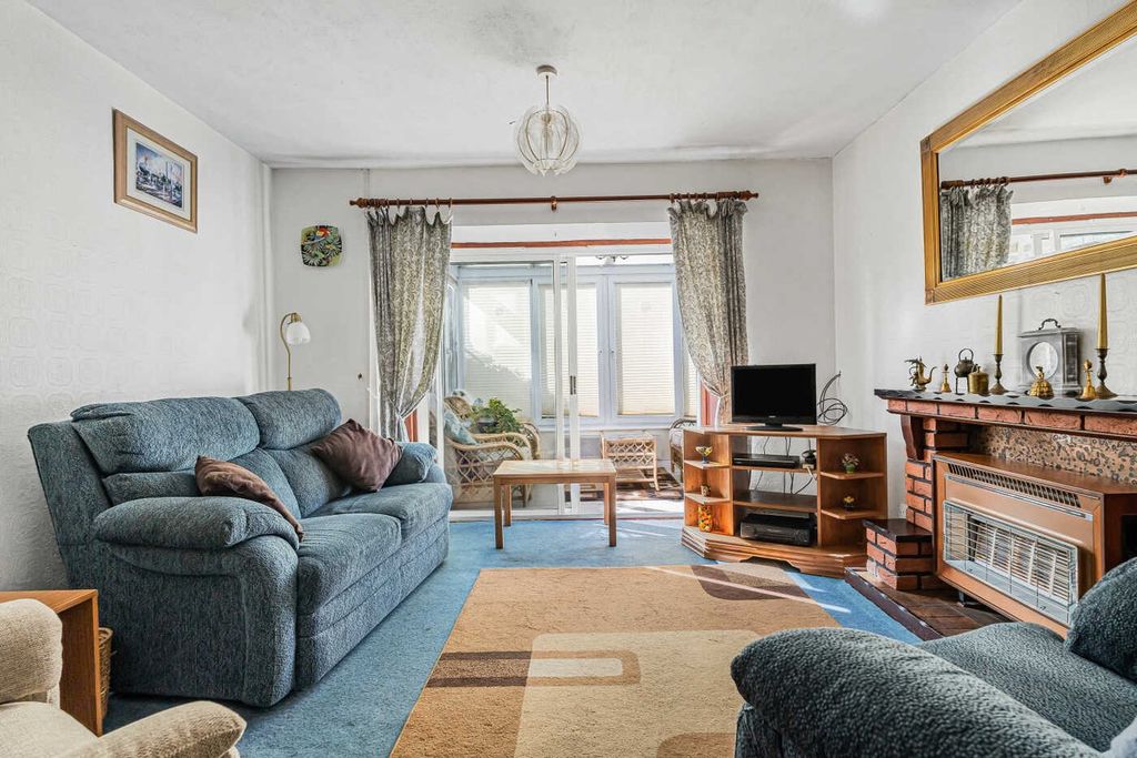 Property photo 2 of 20