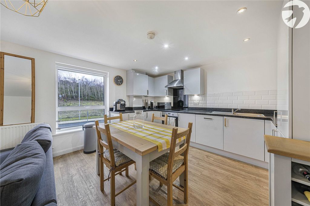 Property photo 3 of 18 Kitchen/Dining Area