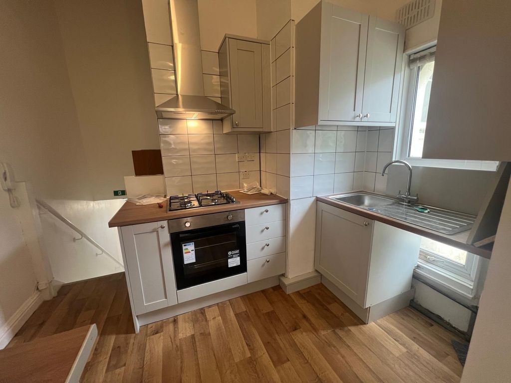 Property photo 2 of 7 Kitchen