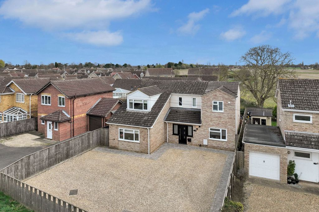 Property photo 2 of 33