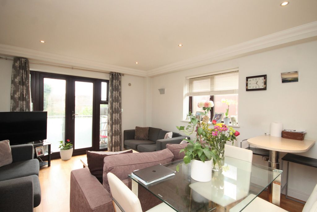 Property photo 2 of 11 Reception