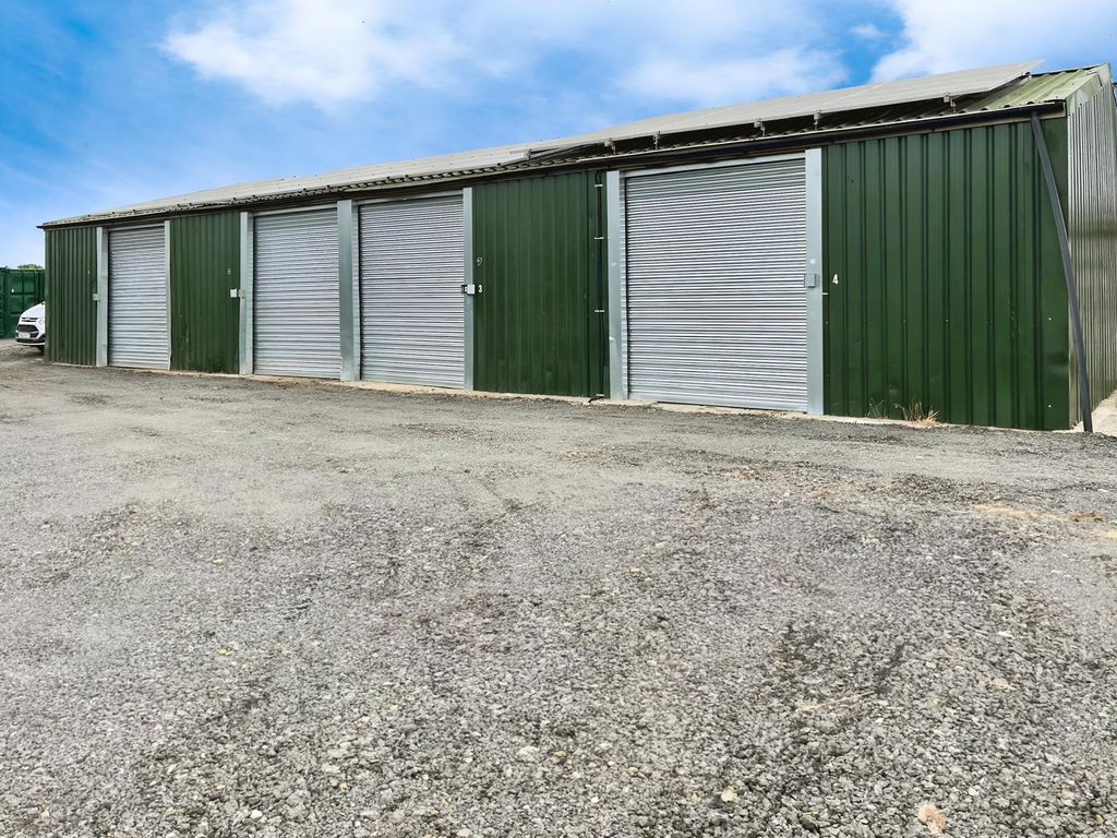 Property photo 1 of 3