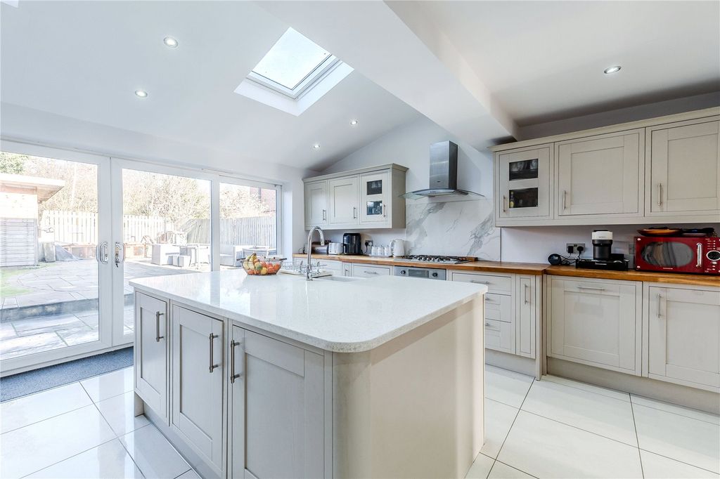 Property photo 2 of 22 Picture No. 20