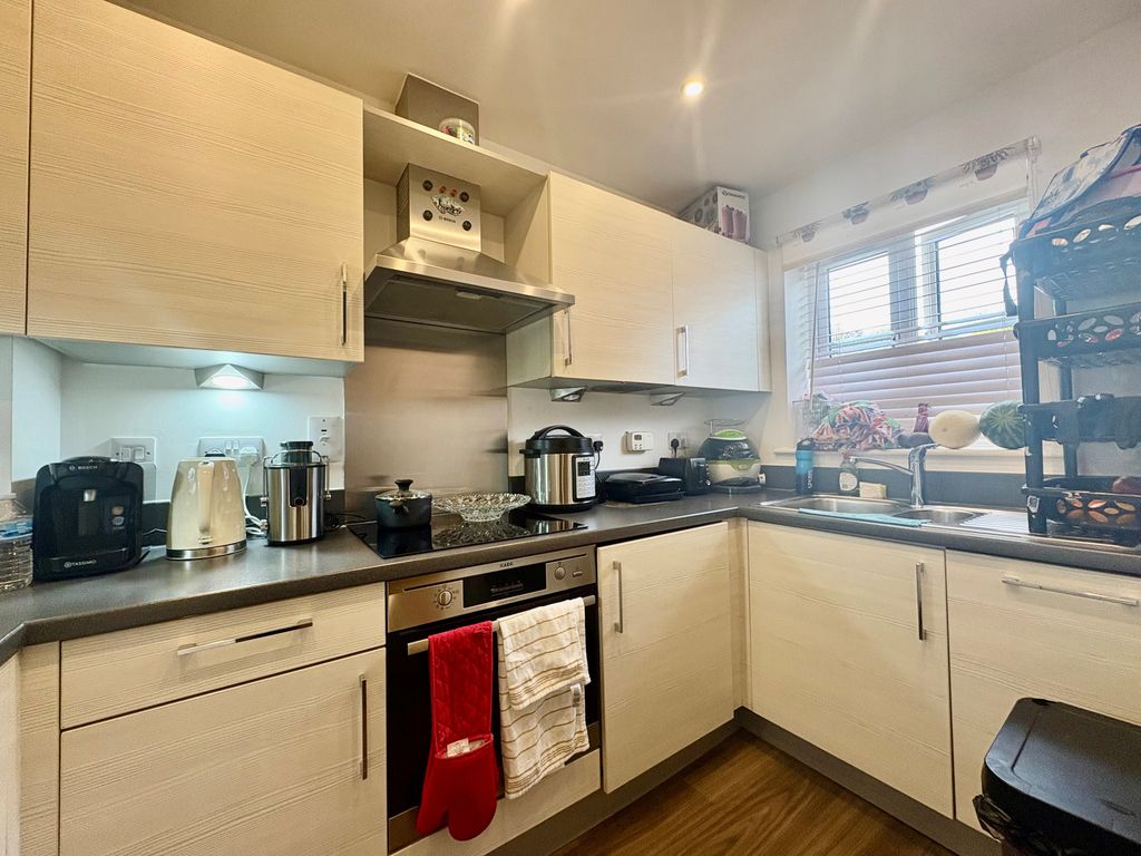 Property photo 2 of 12 Bathroom