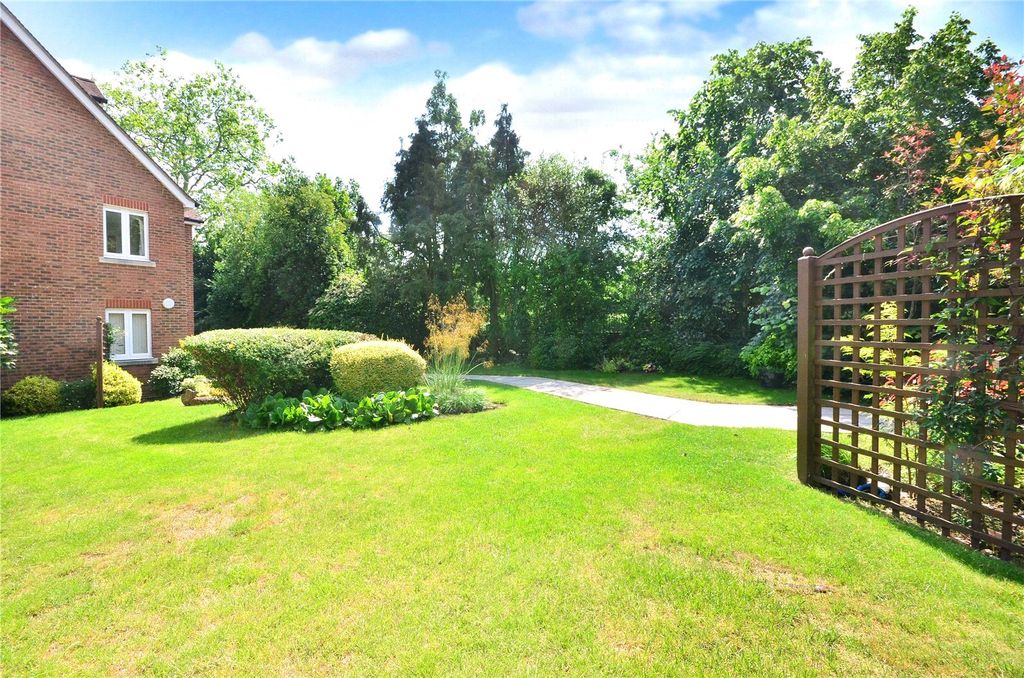 Property photo 3 of 10 Communal Garden