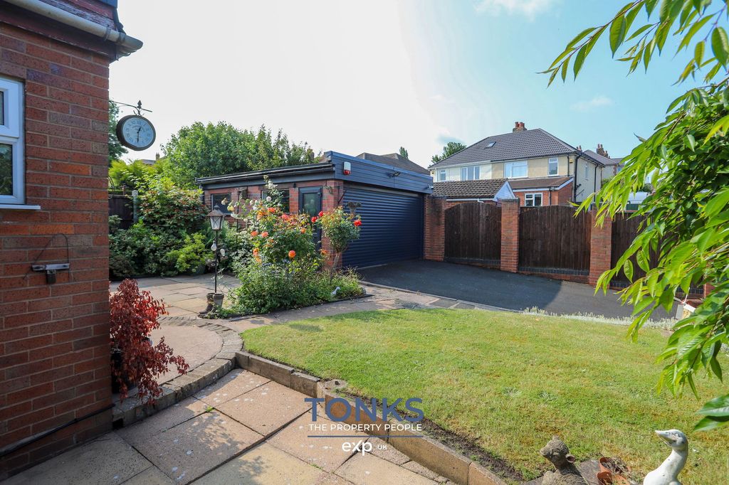Property photo 2 of 24