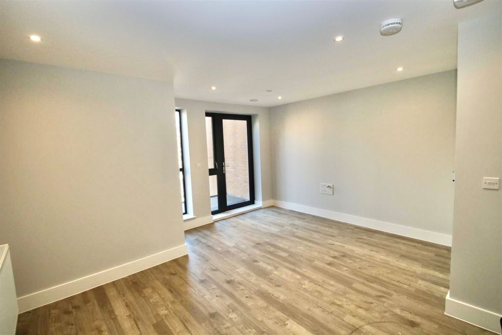 Property photo 2 of 6 Gallery