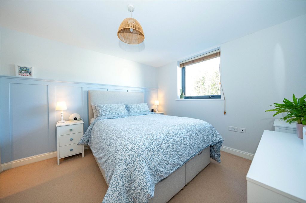 Property photo 3 of 22 Main Bedroom