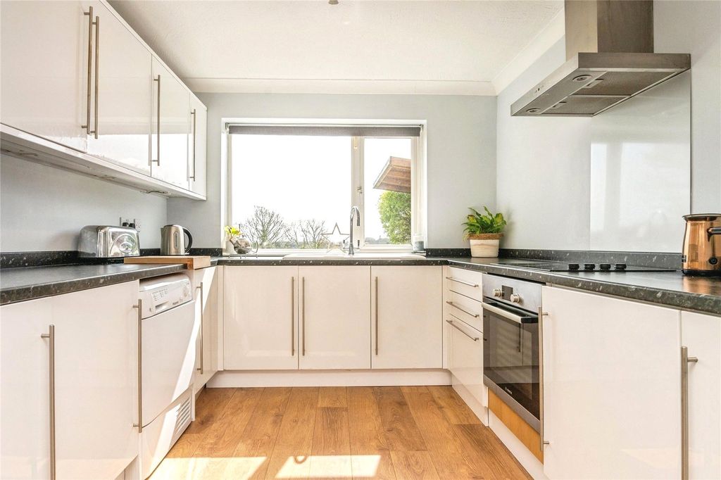 Property photo 3 of 17 Kitchen