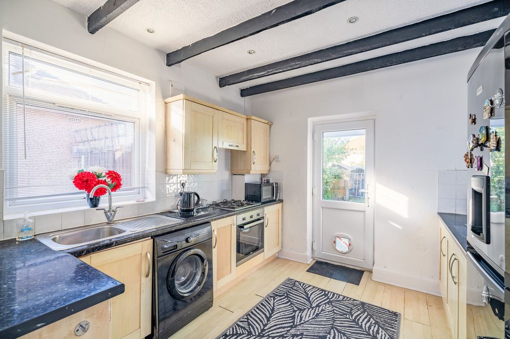 Property photo 3 of 6