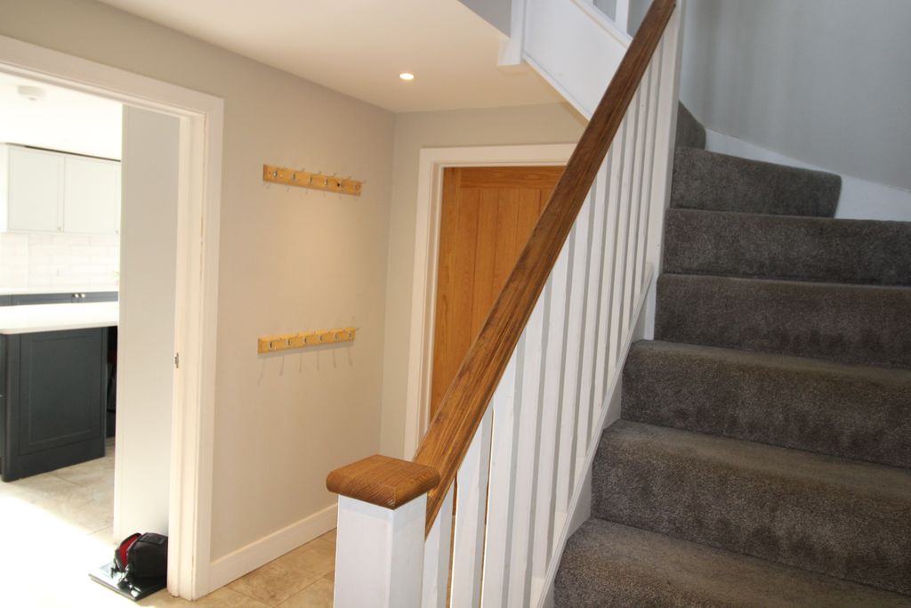 Property photo 2 of 39