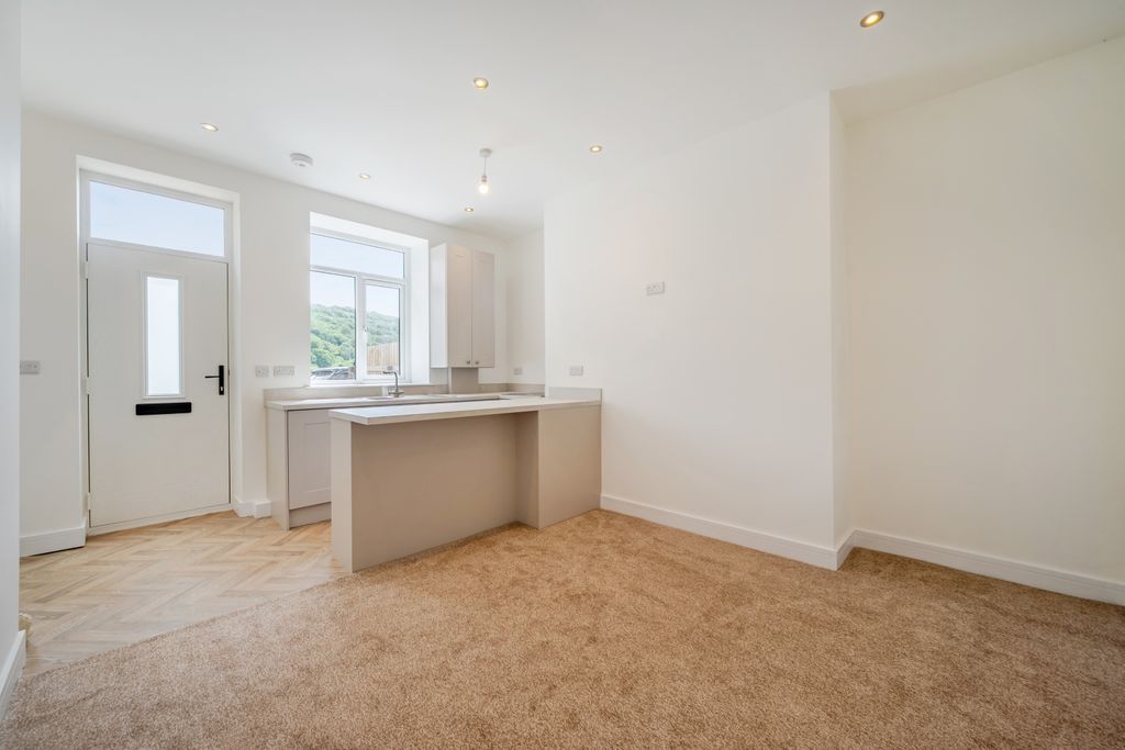 Property photo 3 of 9 1454834-10-6A26Aa30A8c11