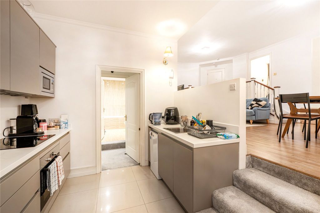 Property photo 3 of 9 Kitchen