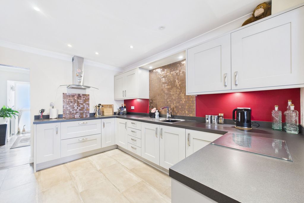 Property photo 2 of 31