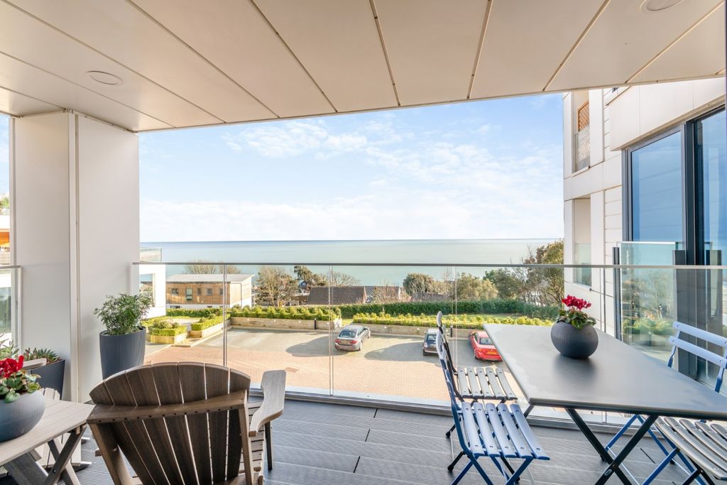Property photo 1 of 14 Balcony