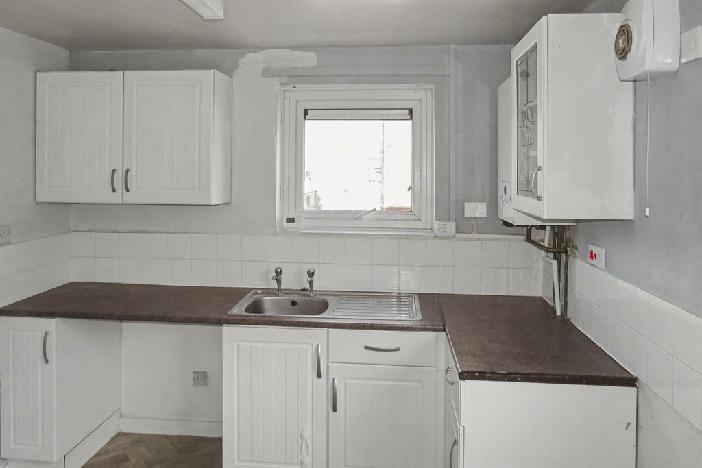 Property photo 2 of 17 1 Eldon Street, Preston, Lancashire, Pr1 7yd