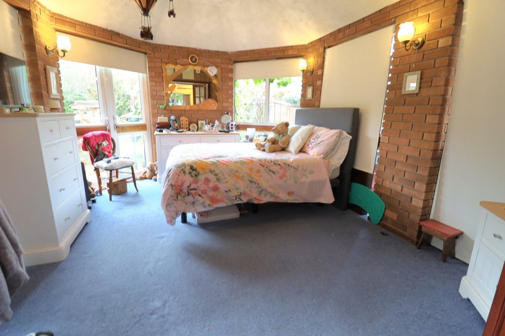 Property photo 3 of 17 Sitting Room