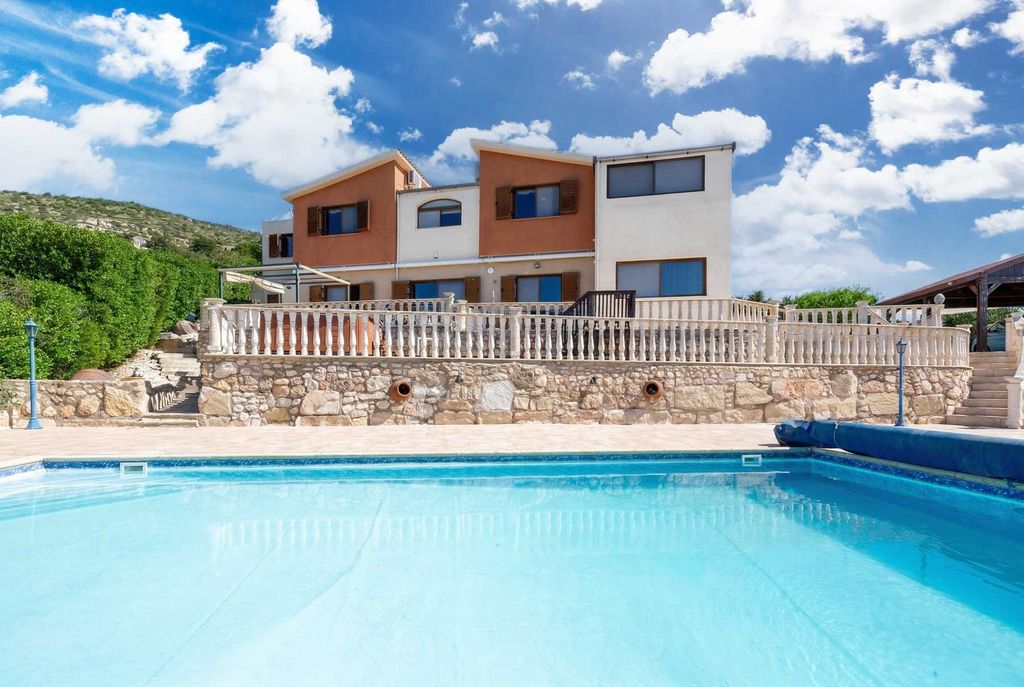 Property photo 1 of 30