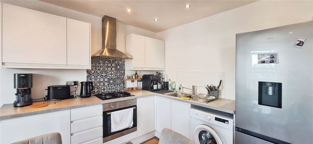 Property photo 2 of 7 Kitchen