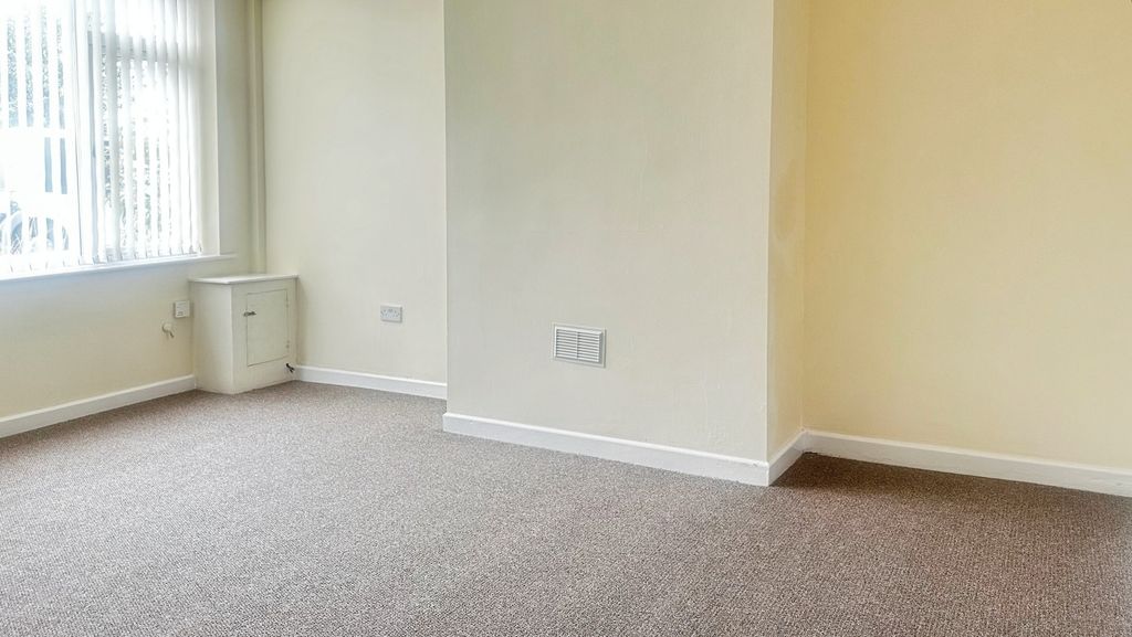 Property photo 2 of 7 Pbox-Bedroom-340159.Jpg