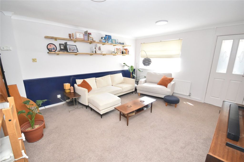 Property photo 2 of 17 Lounge