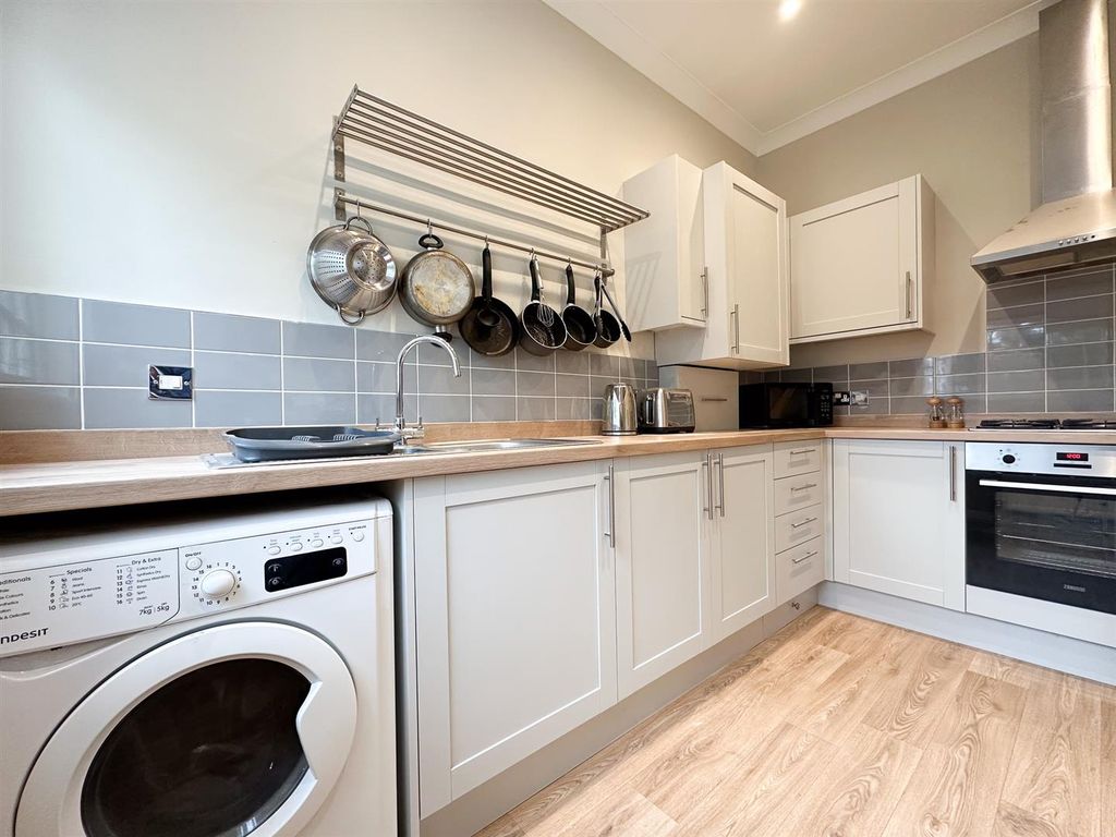 Property photo 2 of 7 Kitchen