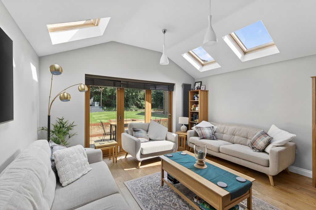 Property photo 1 of 11