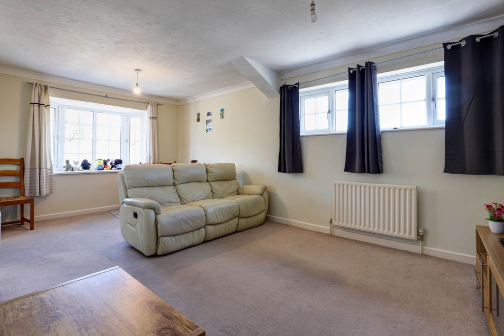 Property photo 3 of 10
