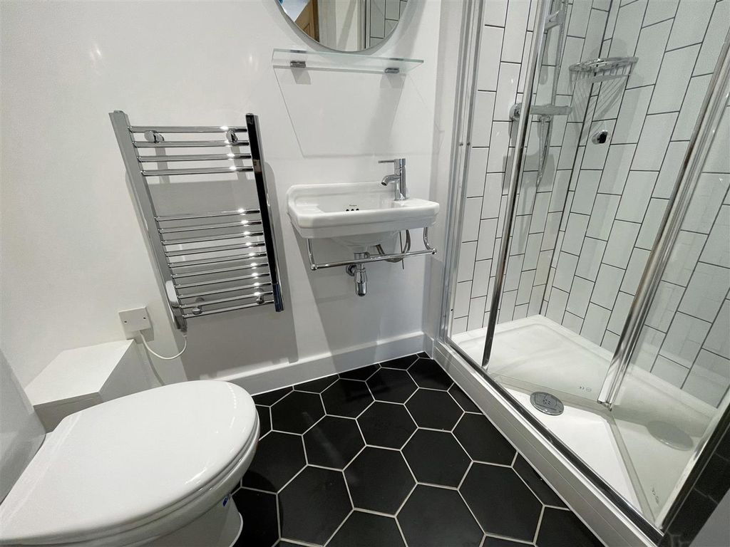 Property photo 2 of 4 Shower Room