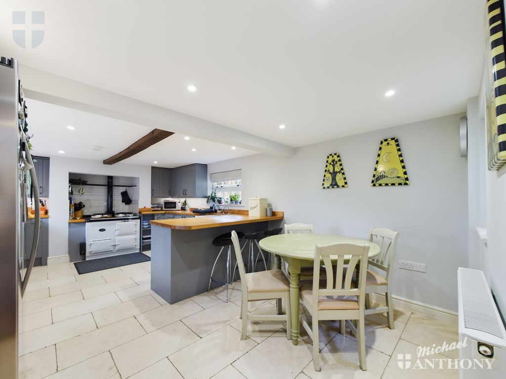 Property photo 3 of 15 Cam01064G0-Pr0197-Still030