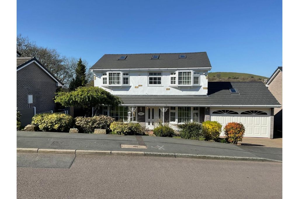 Property photo 1 of 38