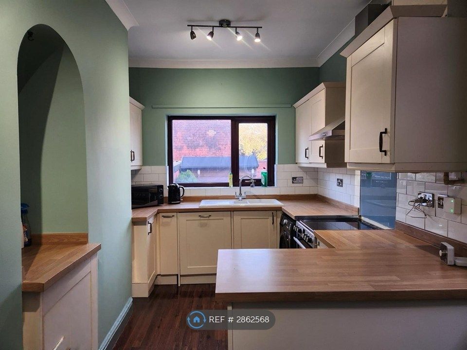 Property photo 1 of 5 Kitchen