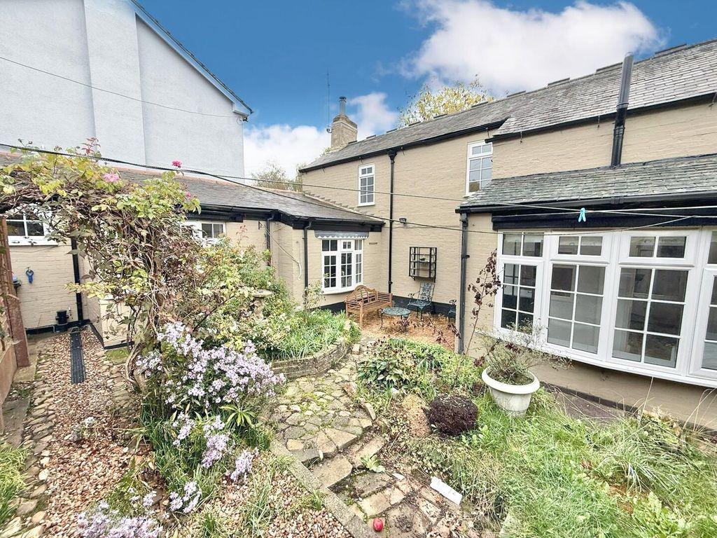 Property photo 2 of 16 Garden