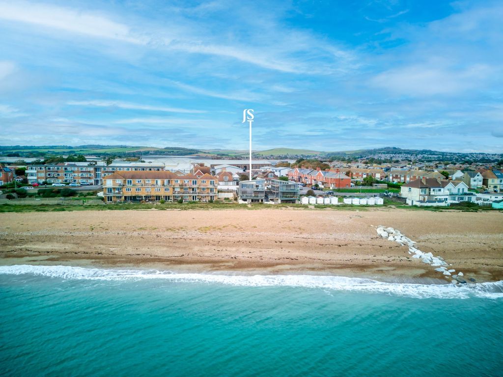 Property photo 3 of 32