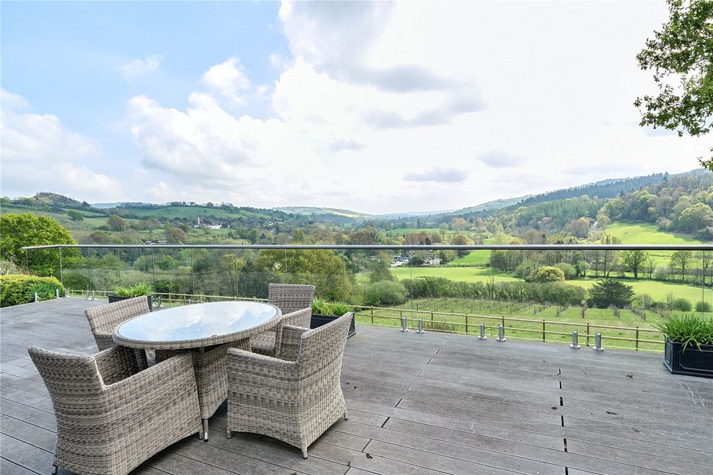 Property photo 3 of 27 Decking