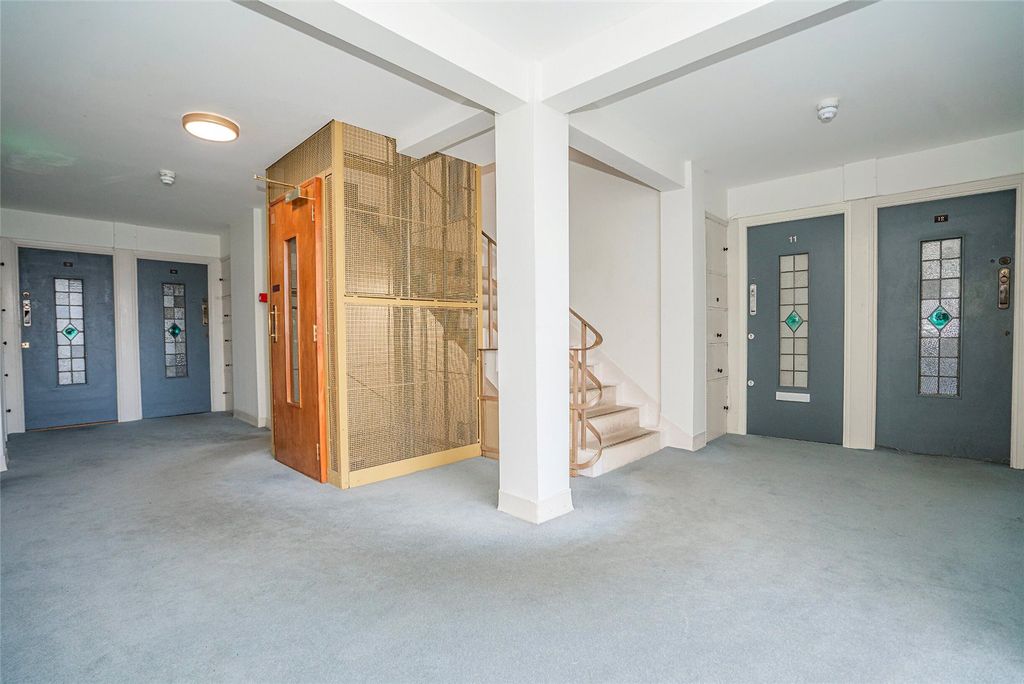 Property photo 2 of 19 Communal Landing B